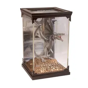 Figurina de colectie IdeallStore®, Ukrainian Ironbelly, seria Harry Potter, 17 cm, suport sticla inclus - 