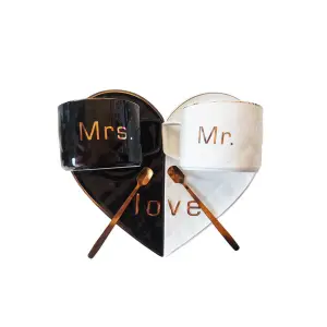 Set 2 cesti de cafea cu suport in forma de inima, Love, Mr, Mrs, Negru/Alb, 107MK - 