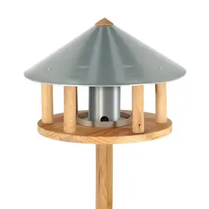 Esschert Design Masă pentru păsări cu buncăr și acoperiș rotund, zinc - Invitați păsările sălbatice în grădina dvs. cu această masă pentru păsări, de la Esschert Design! Masa pentru păsări are un buncăr și este deschisă pe...