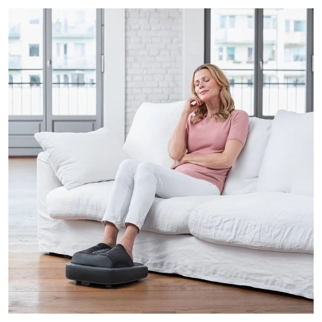 Medisana Aparat de masaj reflexoterapie pentru picioare "FM 900", gri - Știați că masarea picioarelor în fiecare zi este un obicei foarte sănătos? Haideți să recunoaștem; nimeni nu face asta! Cu siguranță merită încercat p...