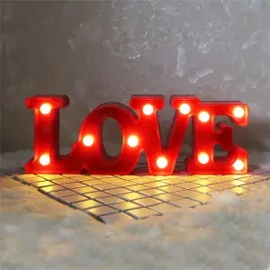 Lampa de Veghe LOVE cu Lumina Ambientala si 11 Led-uri Rosu - 