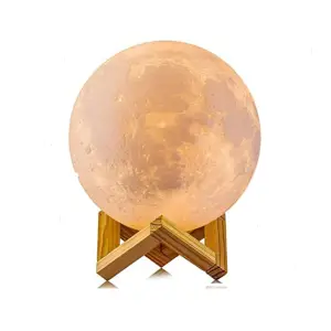 Lampa de veghe 3D luna cu suport din lemn, Diametru 8 cm - Plastic/Lemn - 
