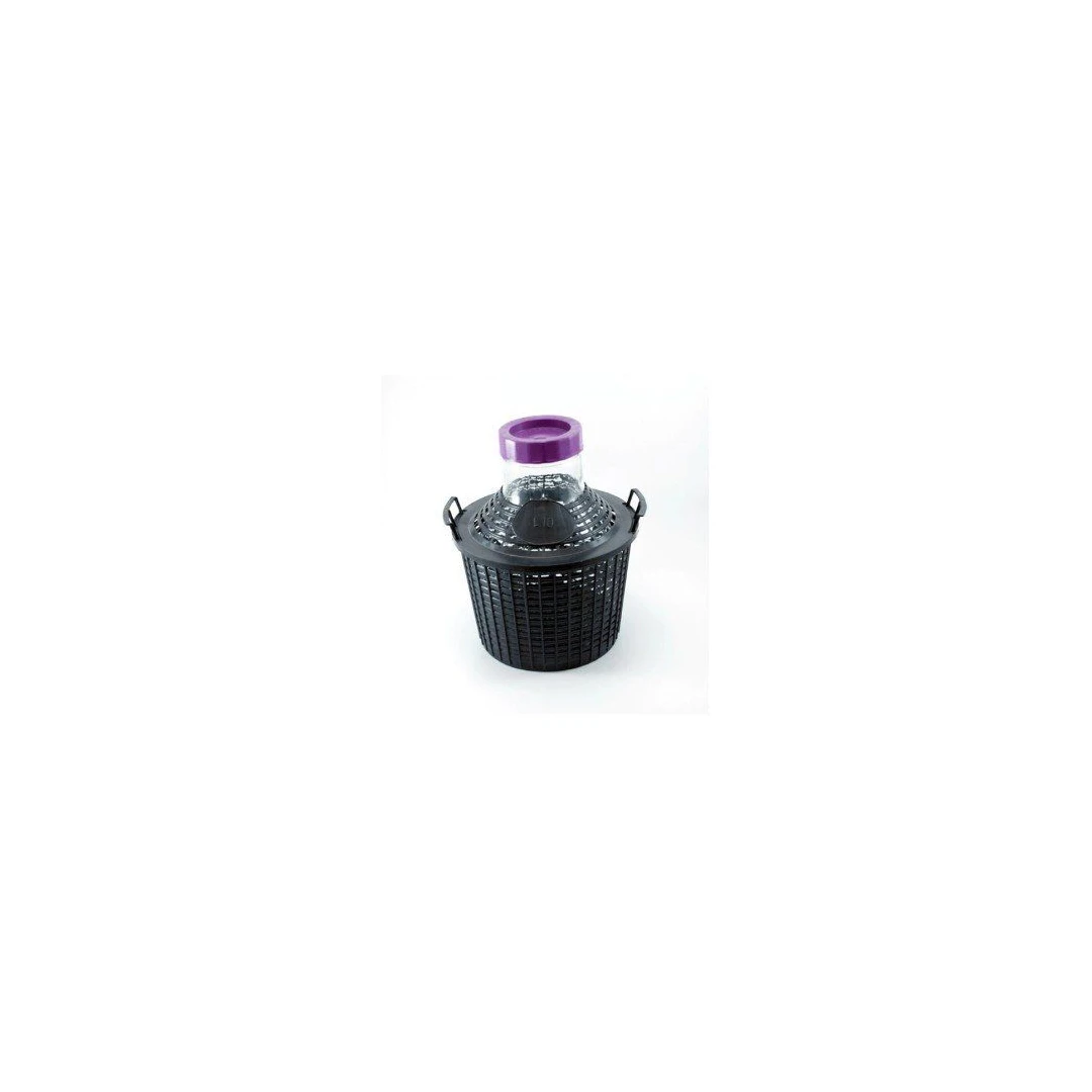 Damigeana sticla 10L, cu gura larga si cos de plastic si capac de protectie - <p>Damigeana sticla 10L, cu gura larga si cos de plastic si capac de protectie O damigeana&nbsp; de 10 Litri este realizata din sticla de calitate si este prevazuta cu un cos de protectie, ce asigura durabilitatea produsului in timp. Este un produs de nelipsit, deoarece in el poti sa-ti pastrezi diverse lichide precum visinata, vin, palinca, tuica,&nbsp;votka, etc. Datorita manerelor&nbsp; damigeana de 10 litri poate fi manevrata cu usurinta intr-un mod confortabil si sigur. Acest recipient este recomandat pentru conservarea si transportul lichidelor.</p>