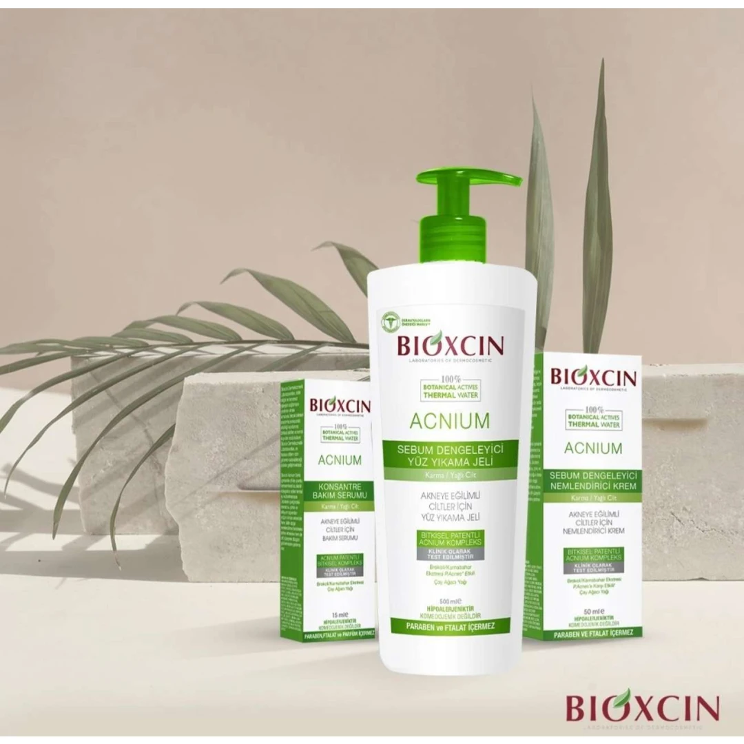 Gel de Curatare facială pentru acnee si demachiere Bioxcin Acnium 500 ml - 