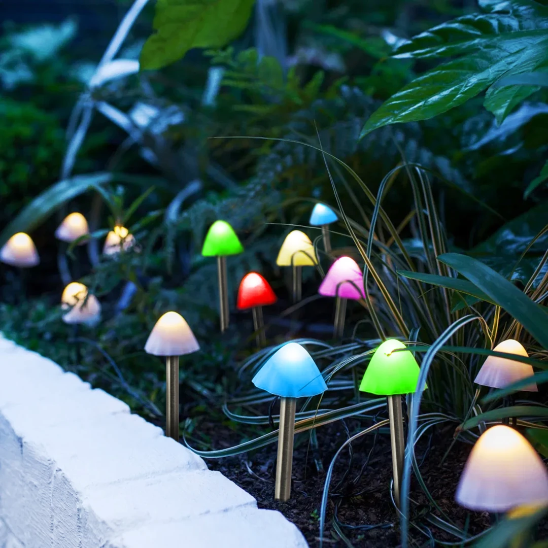 Lampa solara LED - 12 mini ciuperci - multicolor - 28,5 cm x 4 m - Un set de lampi solare din 12 mini ciuperci care creeaza o atmosfera magica in orice gradina. Pur si simplu plasati unitatea centrala solara si mini-ciupercile la inaltimea dorita. Unitatea de panou solar are un cablu de 100 cm pentru plasare ascunsa, in timp ce un cablu de 20 cm este disponibil intre ciuperci. Ciupercile au capete de silicon de diferite dimensiuni si 1-1 LED-uri multicolore. Luminile se aprind automat la amurg si se sting dimineata. Ciupercile pot fi folosite in doua moduri: se aprind sau clipesc continuu dupa amurg.Atmosfera magicaAsezati-le cum doritiTotal 12 buc LEDDoua moduriPanou solar mareCablu negru discretComutator ON - OFF - ON Sursa de lumina:LEDNumar de LED-uri:12 bucCuloare LED:MulticolorAlimentare electrica:Panou solar 80 x 50 mm, 2V 80 mABaterie:1,2 V Ni-MH, 400 mAhDurata operatiunii:6 - 8 oreMarimea:285 x O38 mmLungimea cablului:Unitate solara: 100 cmIntre ciuperci: 20 cmMaterial:MetalCuloare:griGreutate:~270 g