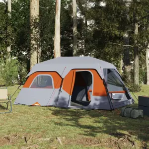 Cort de camping, 9 persoane, gri și portocaliu, 441x288x217 cm - Acest cort de camping are un aspect modern care vă va proteja de vremea neplăcută și vă va oferi un loc confortabil pentru aventuri oriunde. Design un...