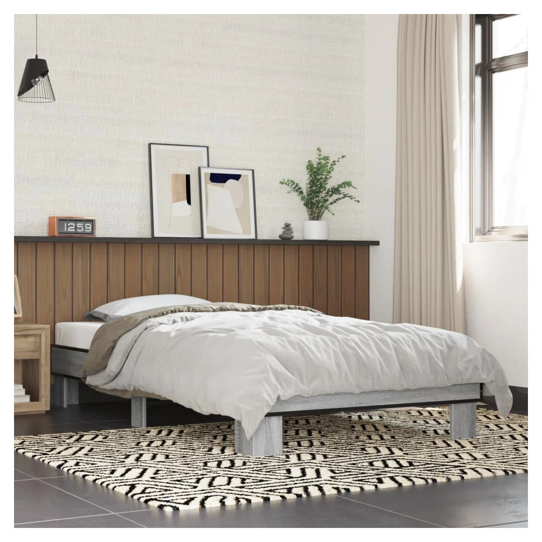 Cadru de pat, gri sonoma, 100x200 cm, lemn prelucrat și metal - Obține un somn mai odihnitor cu acest cadru de pat! Va fi o completare binevenită în orice dormitor. Material durabil: Lemnul prelucrat este de o cali...