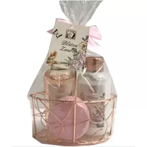 Set cu 3 produse aroma maracuja in cosulet roz - <p>Set cadou cu 3 produse pentru baie cu aroma de maracuja , impresioneaza cu aerul sau romantic.Acesta este motivul pentru care acest set cadou,este deosebit de potrivit pentru Ziua Indragostitilor sau Ziua Mamei</p>