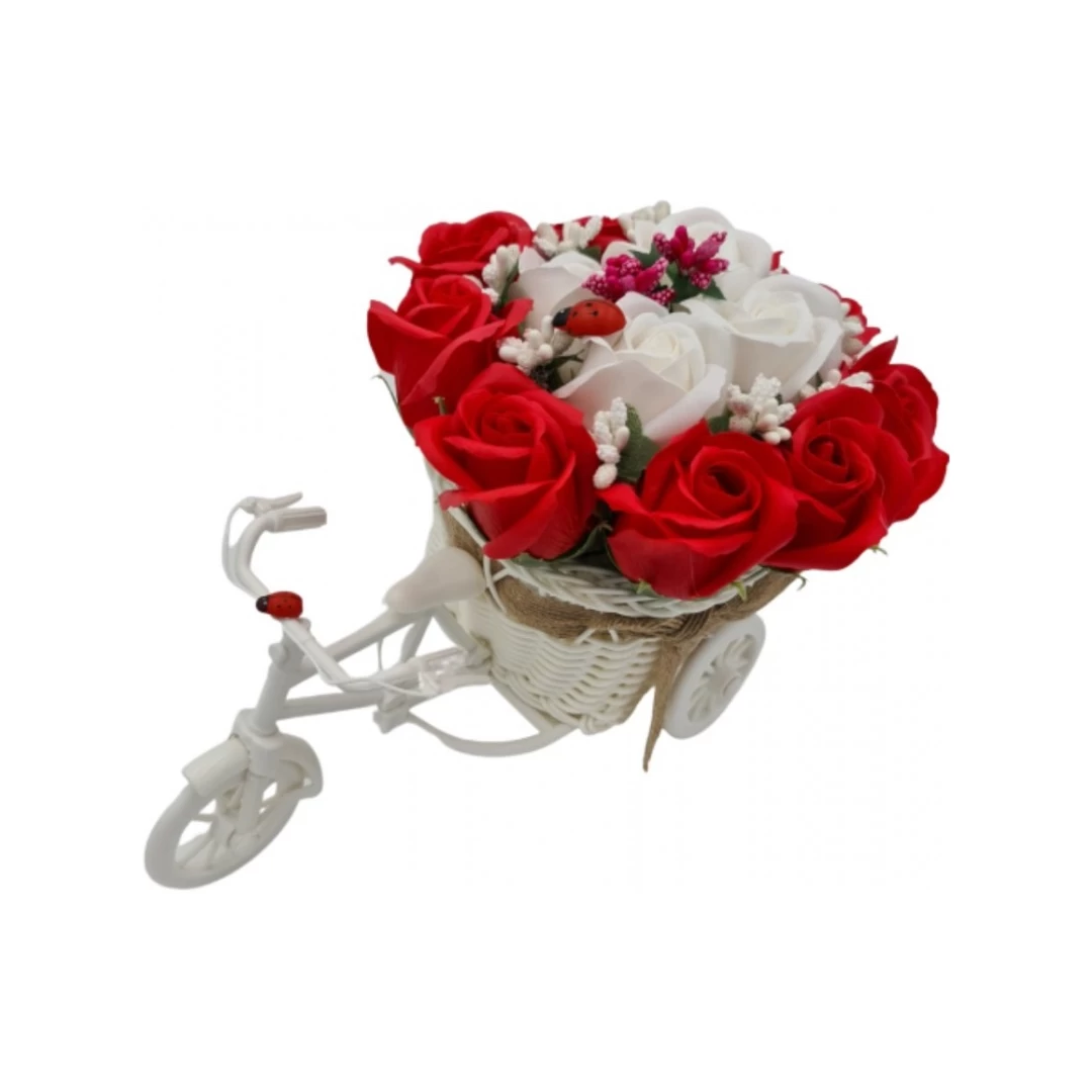 Aranjament floral trandafiri "Bicicleta cu flori zambarete", flori de sapun, rosu cu alb, Dalimag, 30x17x15 cm - 