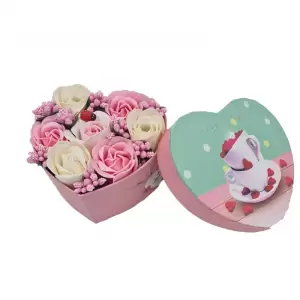 Aranjament floral 7 trandafirii cutie inima , flori de sapun, alb, roz, 11x9x6 cm - 