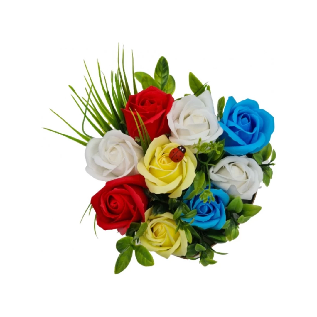 Aranjament floral deosebit 9 trandafiri cutie , flori de sapun,buburuza, 15x15x15 cm - 