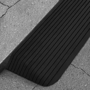 Rampe tip prag, 2 buc.,110x41x5 cm, cauciuc - Acest set de rampe tip prag poate fi utilizat pe scară largă, pentru a ajuta la mutarea rulatoarelor, scuterelor, scaunelor cu rotile etc. Rampa de so...