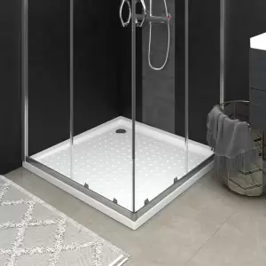 Cădiță de duș cu puncte, alb, 90x90x4 cm, ABS - Această bază de duș, cu aspectul său simplu, lustruit, va adăuga o notă modernă băii dvs. Concepută pentru confort, această bază de duș are un prag de...