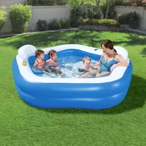 Bestway Piscină Family Fun, 213x206x69 cm - Această piscină Family Fun, de la Bestway, este perfectă pentru familia dvs., pentru relaxare și joacă în timpul verii fierbinți! Această piscină de d...