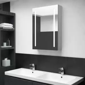 Dulap de baie cu oglindă și LED, gri beton, 50x13x70 cm - Introduceți un element cu un aspect plăcut în baia dvs. cu acest dulap cu oglindă de toaletă și LED! Acest dulap de perete cu oglindă și LED adaugă o...