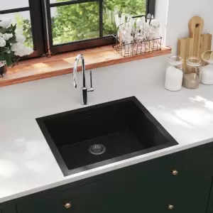 Chiuvetă de bucătărie cu orificiu de preaplin, negru, granit - Această chiuvetă de bucătărie din granit va fi un element de decor mereu la modă în bucătăria dvs. Are o singură cuvă foarte adâncă și un design elega...