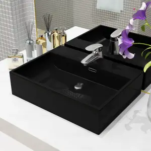Chiuvetă cu orificiu robinet, ceramică, 51,5x38,5x15 cm, negru - Această chiuvetă, realizată din ceramică de cea mai bună calitate, va aduce un plus de eleganță în orice baie, toaletă sau vestiar.  Această chiuvetă...