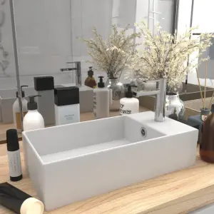 Chiuvetă de baie cu preaplin, alb mat, ceramică - Această chiuvetă de baie adaugă un stil contemporan oricărui decor de baie. Este potrivită și pentru camera de cosmetică, bucătărie sau locul de muncă...