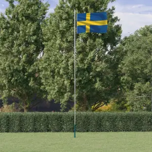 Steag Suedia și stâlp din aluminiu, 6,23 m - Combinând stâlpul secțional cu steagul Suediei, acest set de steag național va deveni elementul de atracție din grădina dvs., la petreceri sau la even...