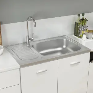 Chiuvetă bucătărie cu scurgător, argintiu 800x500x155 mm oțel - Această chiuvetă de bucătărie este o completare mereu la modă în bucătăria dvs. Are o singură cuvă foarte adâncă și un design elegant. Chiuveta este f...