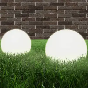 Lămpi bol cu LED 2 buc, sferice, 20 cm, PMMA - Acest set de 2 lămpi bol cu LED va fi un obiect decorativ perfect pentru iluminatul grădinii, terasei, aleilor și curților. Fiecare sferă luminoasă es...