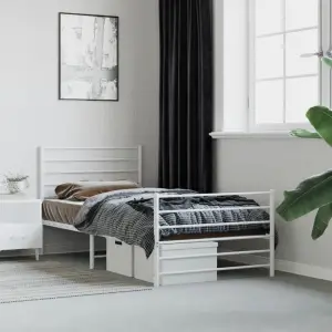 Cadru de pat metalic cu tăblie de cap/picioare, alb, 90x200 cm - Dacă sunteți în căutarea unui cadru de pat robust pentru dormitorul dvs., atunci acest cadru de pat clasic, cu un design elegant și atemporal, este al...