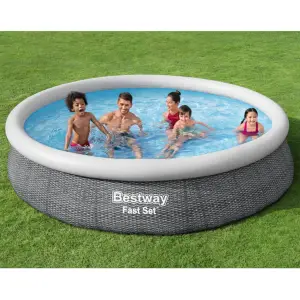 Bestway Set de piscină rotundă, 366x76 cm - Cu acest set de piscină de la Bestway, în grădina sau în curtea din spate, veți avea parte de distracție împreună cu familia și prietenii. Material pr...
