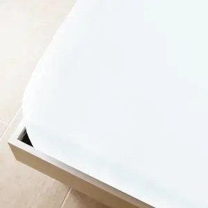 Cearșaf de pat cu elastic, alb, 140x200 cm, bumbac - Acest cearșaf de pat cu elastic oferă un aspect cu o notă fantastică, confortabil oricărui pat, oferindu-vă confortul atât de necesar pentru un somn b...