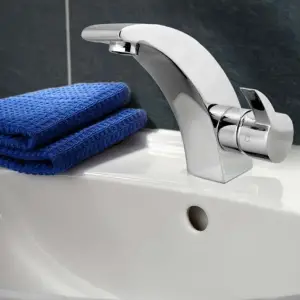 SCHÜTTE Baterie mixer de chiuvetă "PANAMA", crom - Un robinet bun pentru chiuvetă este esențial în orice baie. De la spălarea mâinilor până la spălarea dinților sau bărbierit, bateria mixer de chiuvetă...