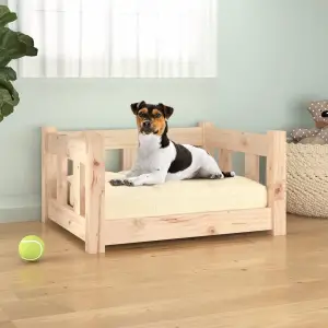Pat pentru câini, 55,5x45,5x28 cm, lemn masiv de pin - Acest pat foarte modern pentru câini le va oferi prietenilor dvs. blănoși un loc confortabil în care să se ghemuiești. Material premium: Lemnul masiv...