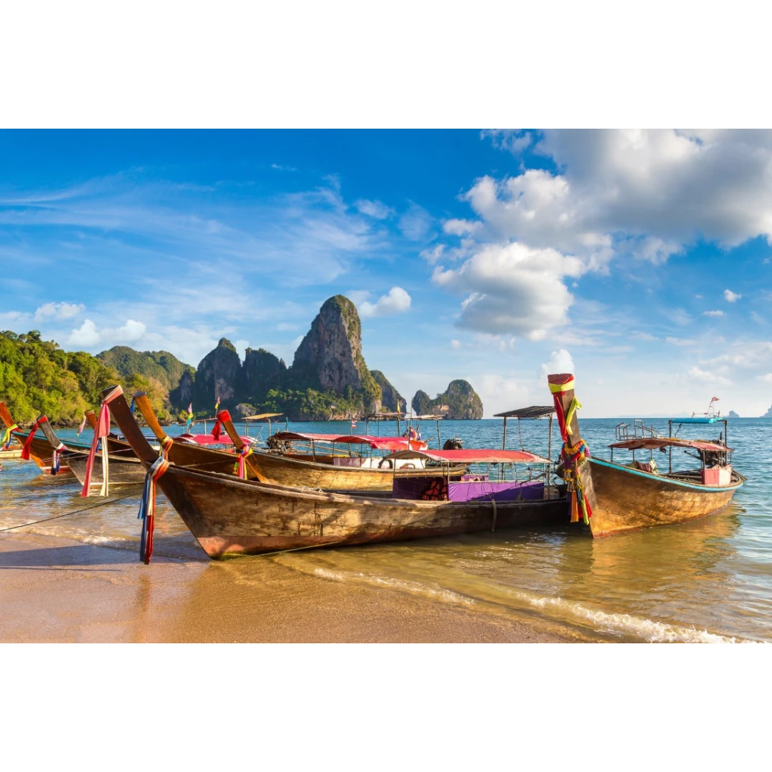 Fototapet autocolant Plaja82 cu barci thailandeze, 220 x 135 cm - 